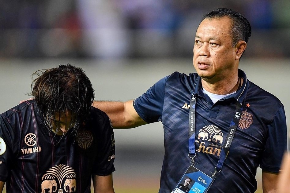 Supachai khoc vi mat chuc vo dich anh 3