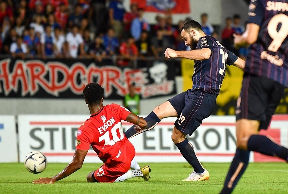 Supachai khoc vi mat chuc vo dich anh 5