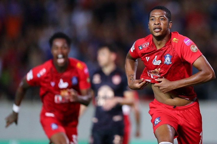 Supachai khoc vi mat chuc vo dich anh 6