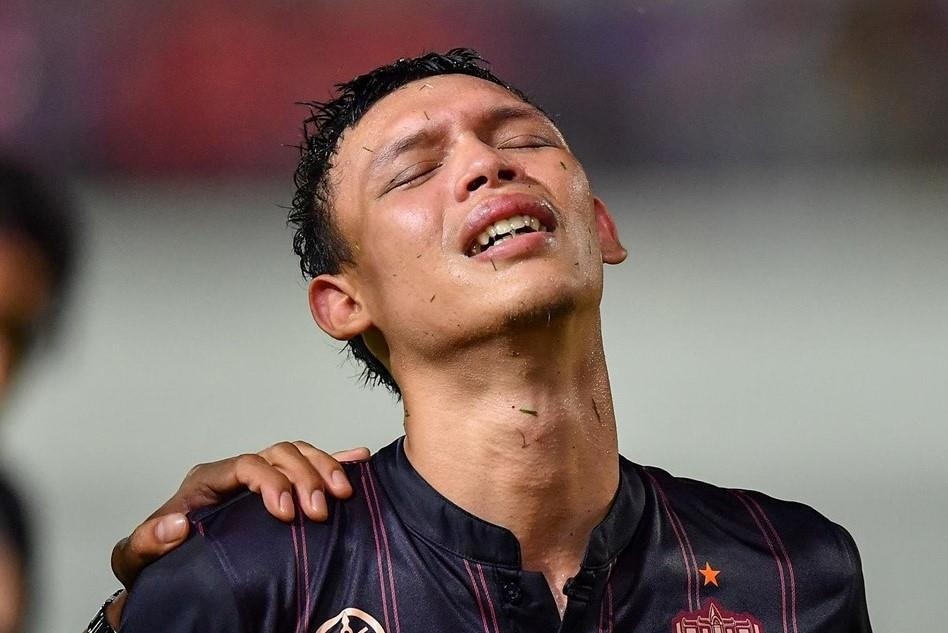 Supachai oa khoc khi Buriram lo chuc vo dich Thai League hinh anh