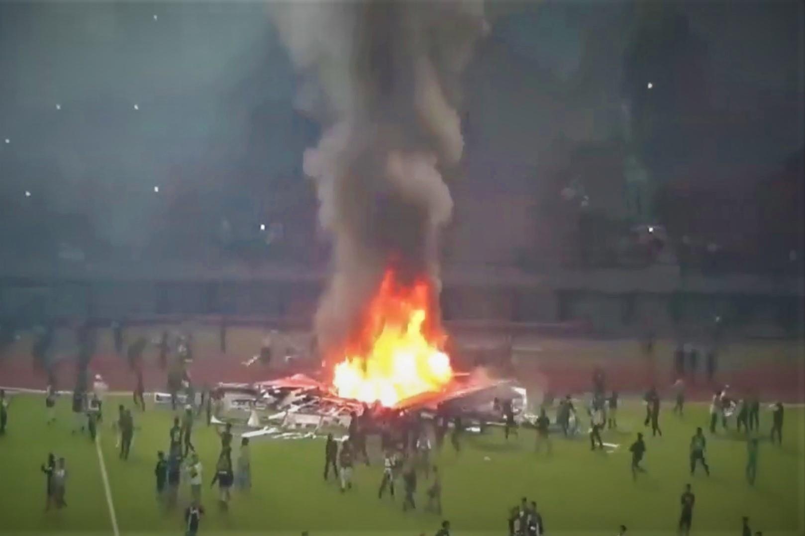 CDV Indonesia tran xuong san dot, pha sau tran thua hinh anh