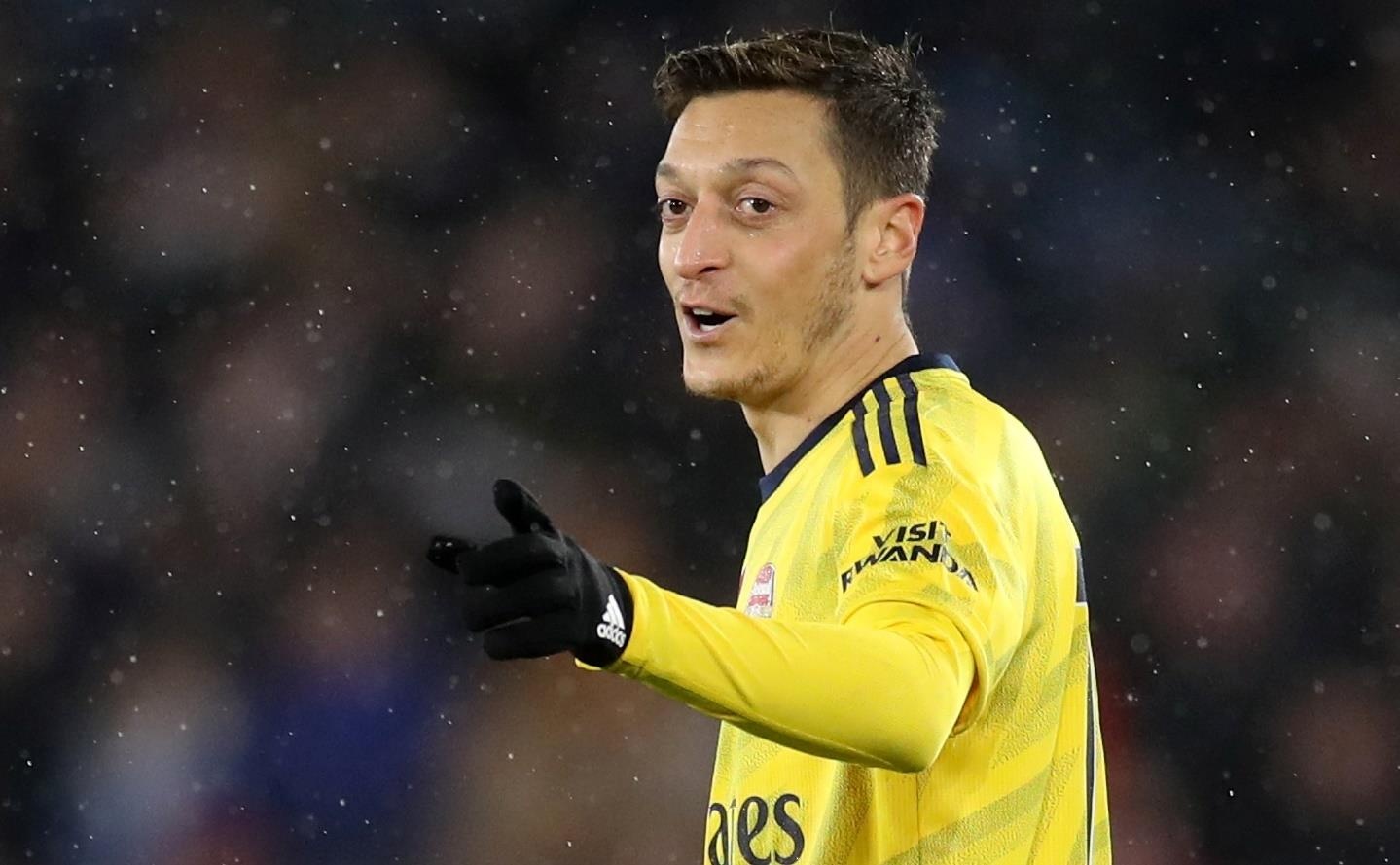 Arsenal chim trong khung hoang sau tran thua Leicester hinh anh