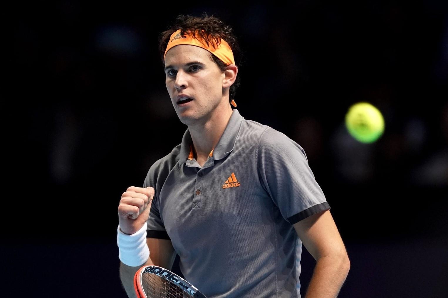 Dominic Thiem nguoc dong ha Djokovic tai ATP Finals hinh anh