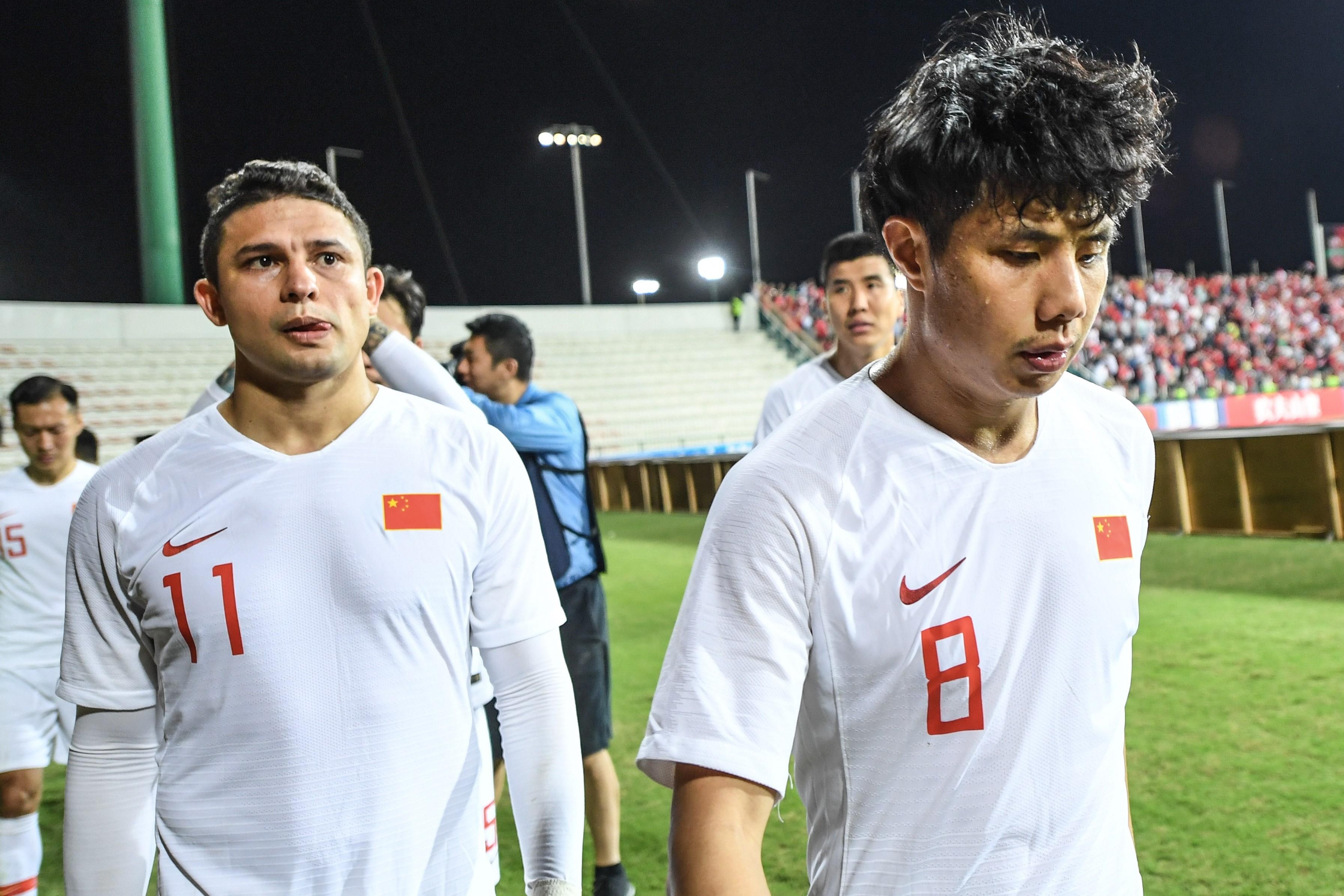 Cau thu Trung Quoc da phan luoi nha o tran thua 1-2 truoc Syria hinh anh