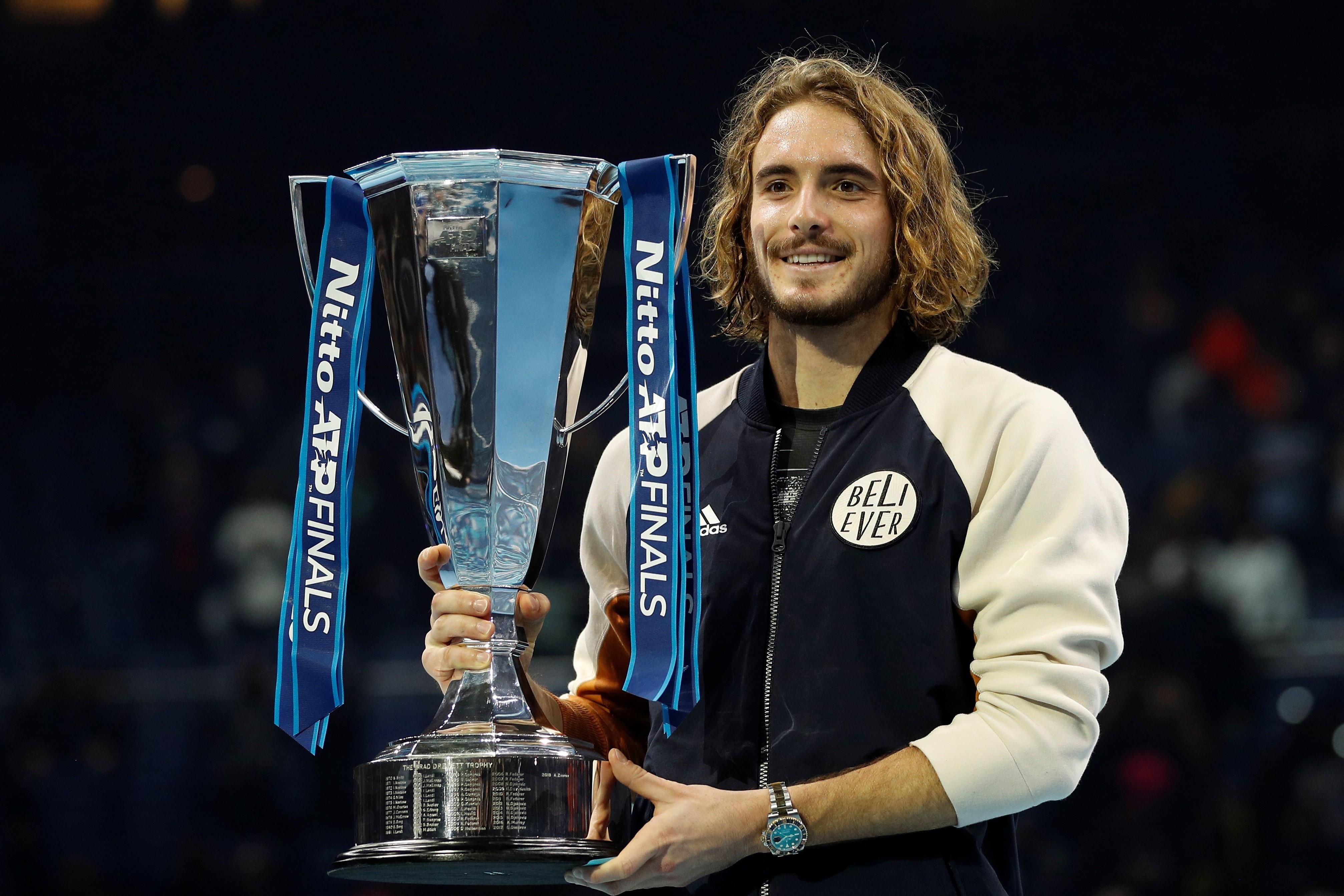Tsitsipas vo dich ATP Finals ngay lan dau tham du hinh anh