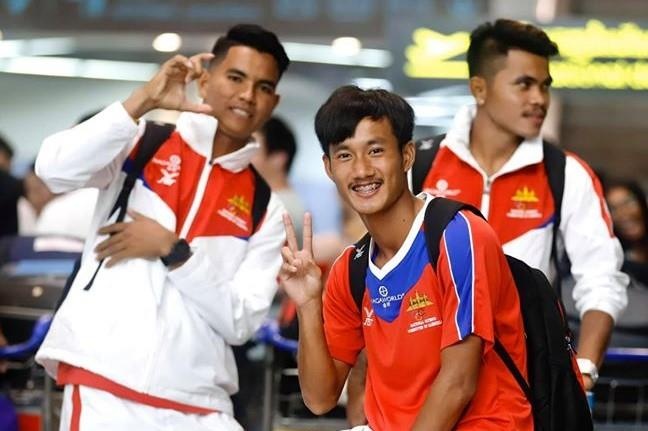 U22 Campuchia phai ngu tren tham khi du SEA Games hinh anh