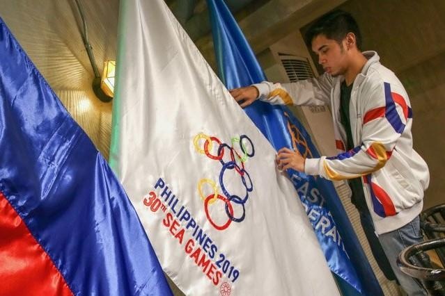 Tinh nguyen vien to ban to chuc SEA Games doi xu bat cong hinh anh