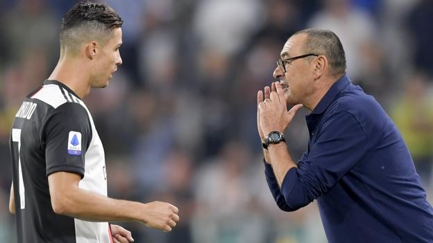 Sarri len tieng ve chan thuong cua Ronaldo anh 1