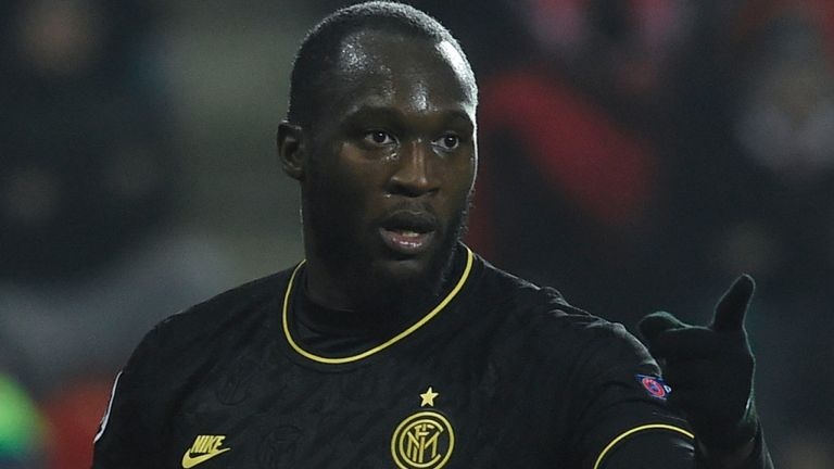 Lukaku yeu cau UEFA dieu tra hanh vi phan biet chung toc hinh anh