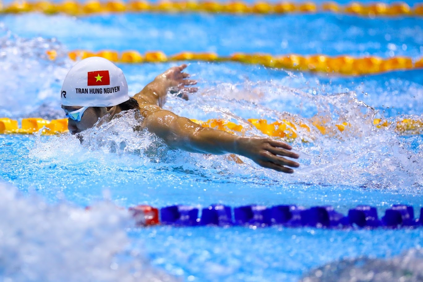 Kinh ngu Hung Nguyen, Kim Son dung chung buc nhan huy chuong SEA Games hinh anh