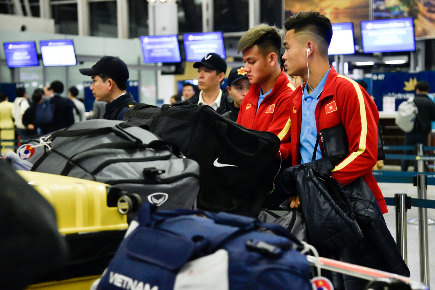 U23 Viet Nam len duong sang Han Quoc anh 2