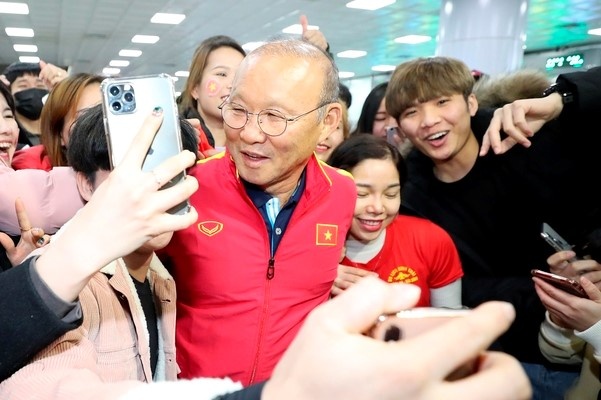 HLV Park duoc nguoi ham mo chao don nong nhiet tai Han Quoc hinh anh