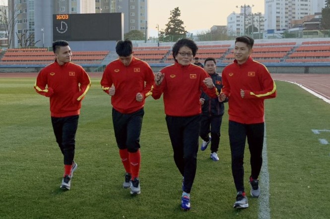 Tro ly Lee tiet lo ly do U23 Viet Nam tap huan tai Han Quoc hinh anh