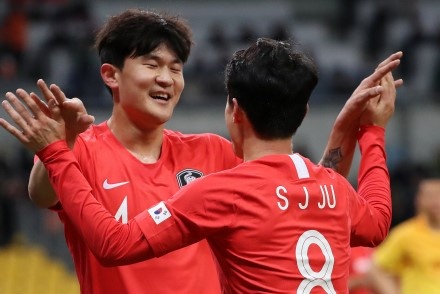 Ha Nhat Ban, Han Quoc lap ky luc vo dich cup Dong A hinh anh