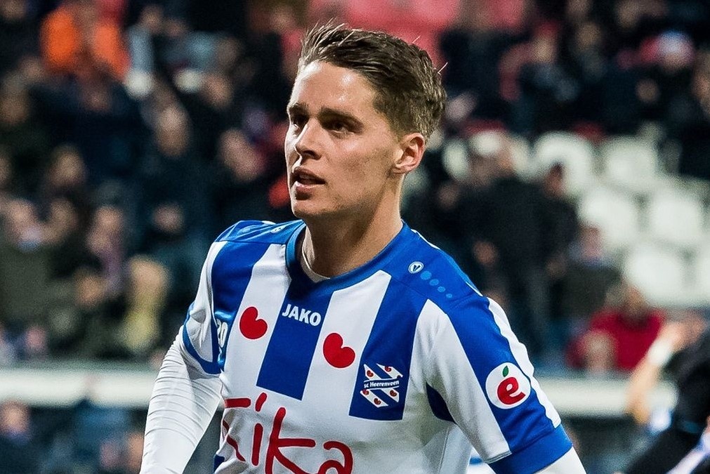 Van Hau Heerenveen anh 2