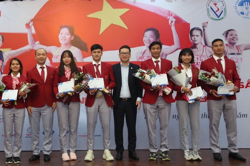 trao thuong VDV dien kinh anh 2