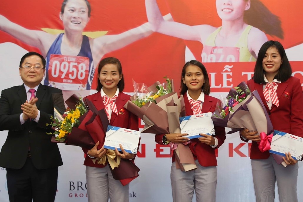 Dien kinh Viet Nam nhan thuong lon sau khi dan dau tai SEA Games 30 hinh anh