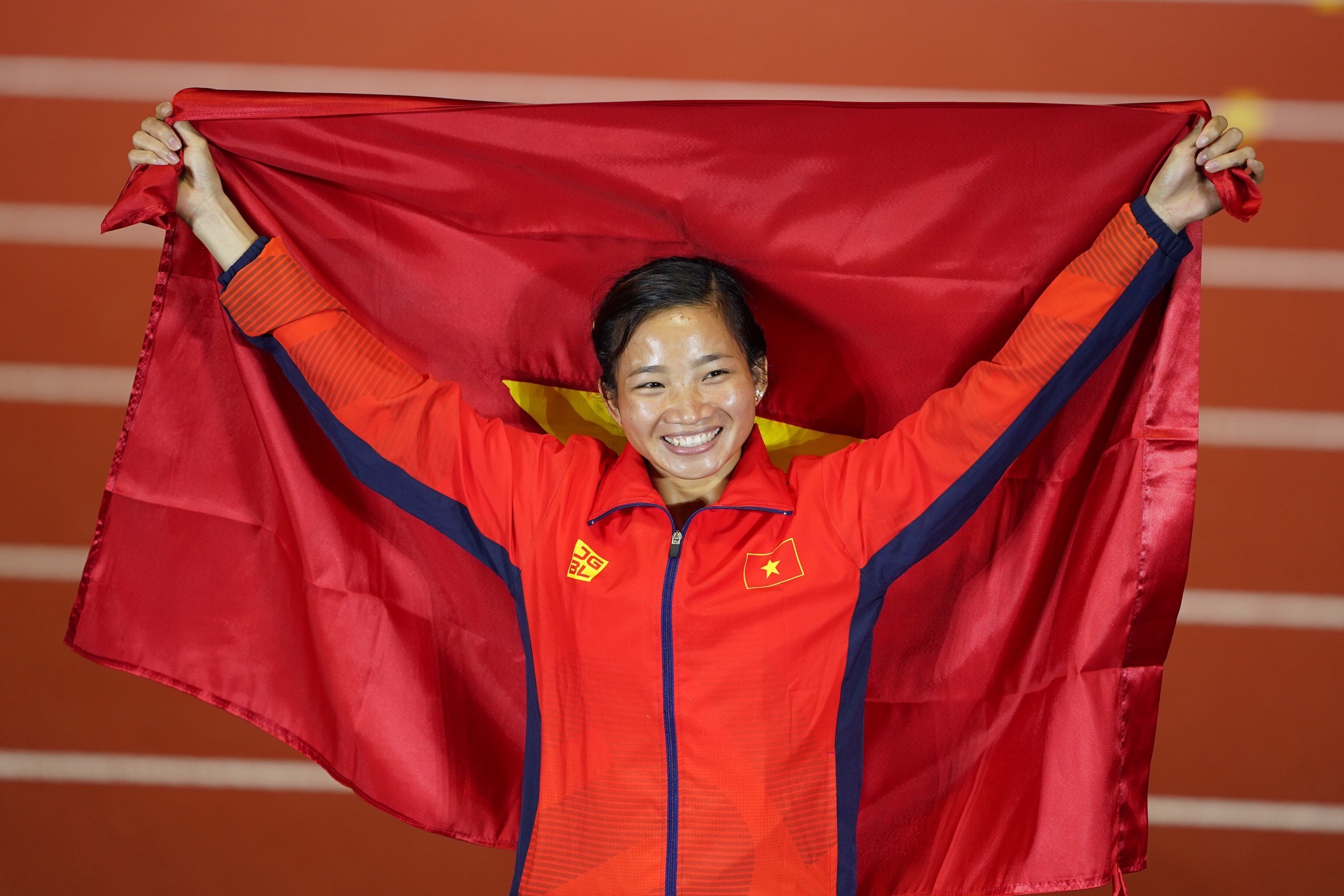 Nguyen Thi Oanh vuot Anh Vien anh 1