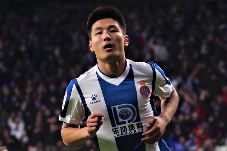 Wu Lei ghi ban khien Barca danh roi chien thang hinh anh