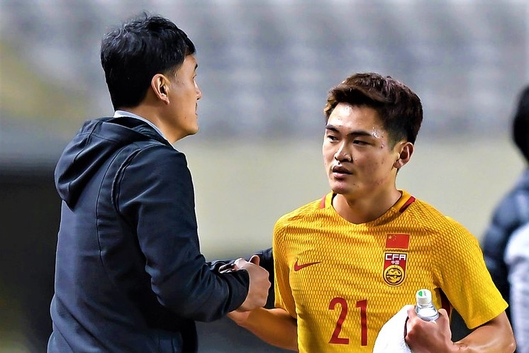 Tien ve U23 Trung Quoc khong phuc vi bi loai khoi giai chau A hinh anh
