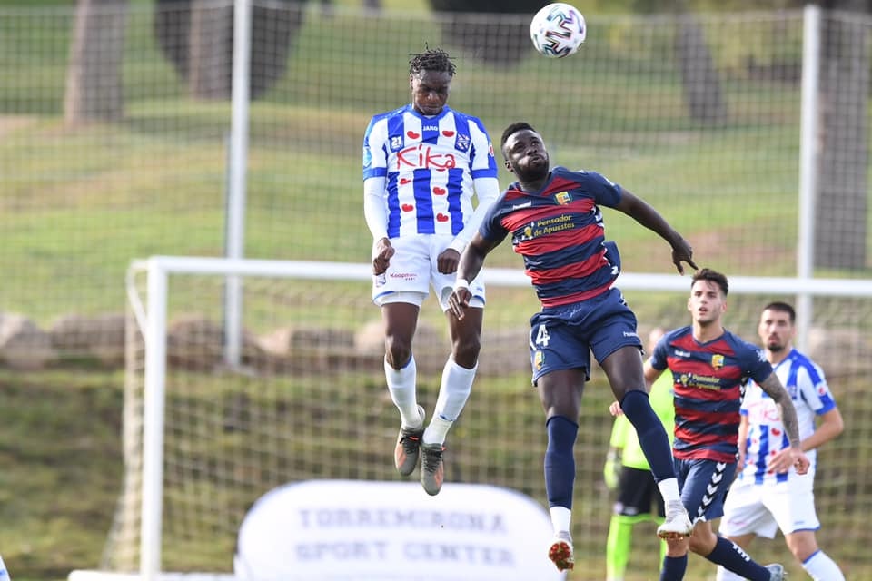 Van Hau Heerenveen anh 1