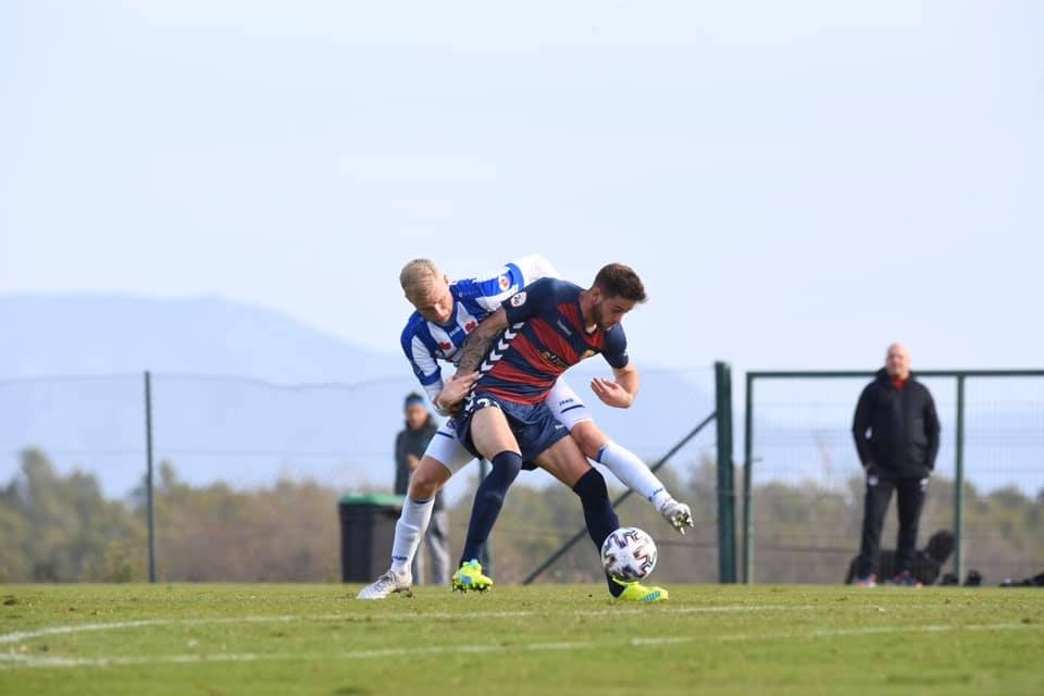 Van Hau Heerenveen anh 6