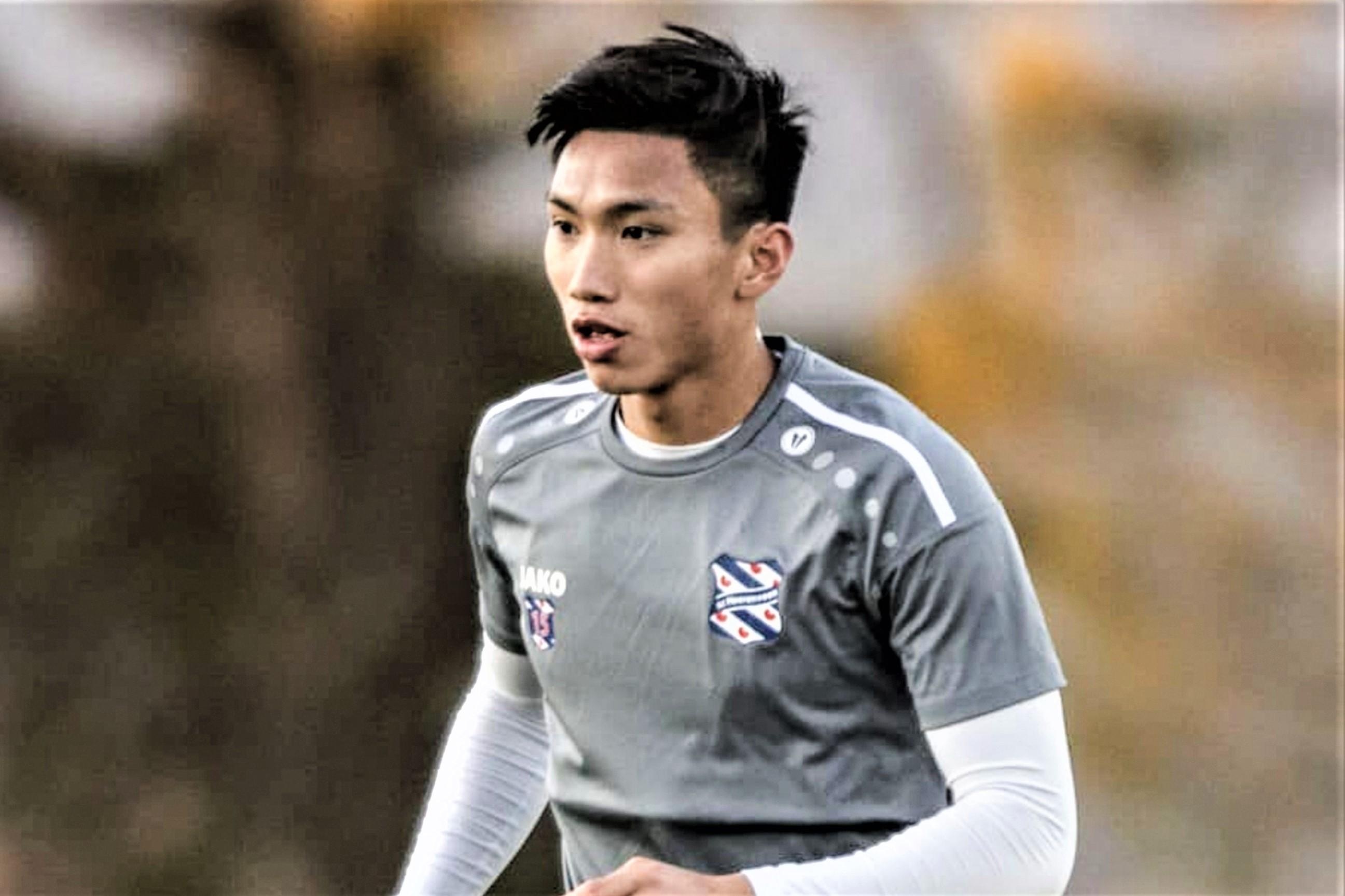 Van Hau da 30 phut o tran thang cua Heerenveen tai Tay Ban Nha hinh anh