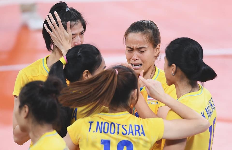 Tuyen bong chuyen nu Thai Lan oa khoc vi lo co hoi du Olympic hinh anh