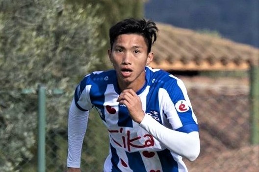 Van Hau da 45 phut trong tran thang cua Heerenveen hinh anh