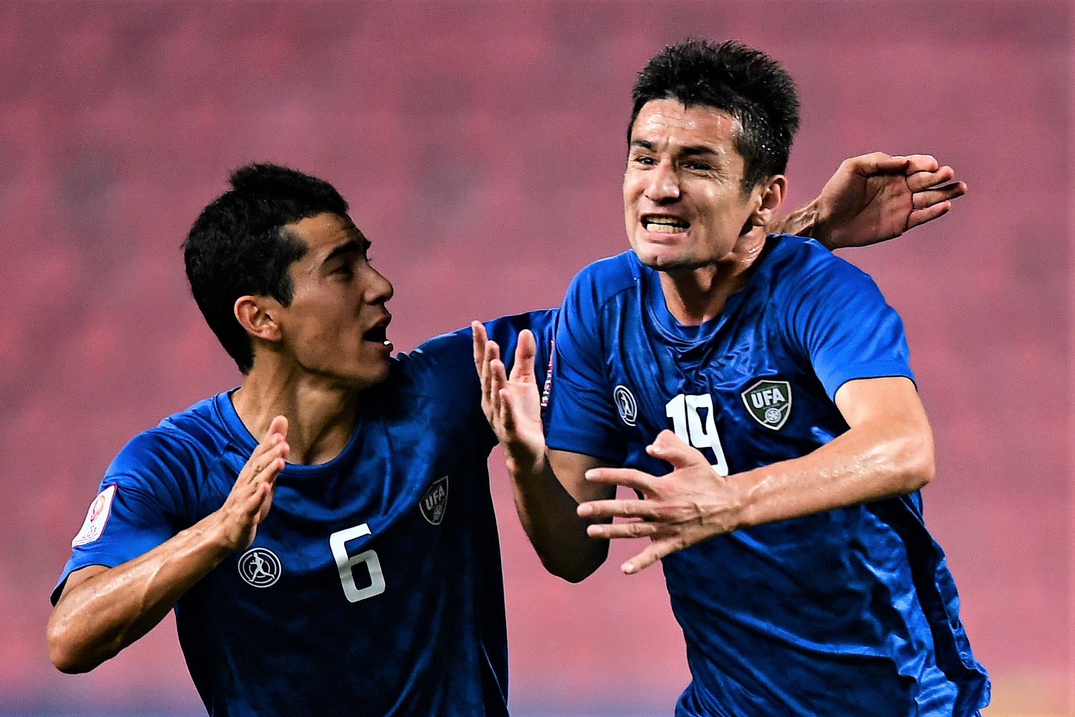 De bep UAE 5-1, U23 Uzbekistan gianh quyen vao ban ket chau A hinh anh