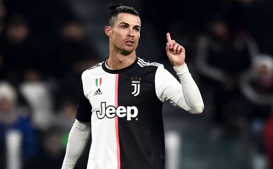 Ronaldo ghi ban, Juventus van de thua Napoli hinh anh