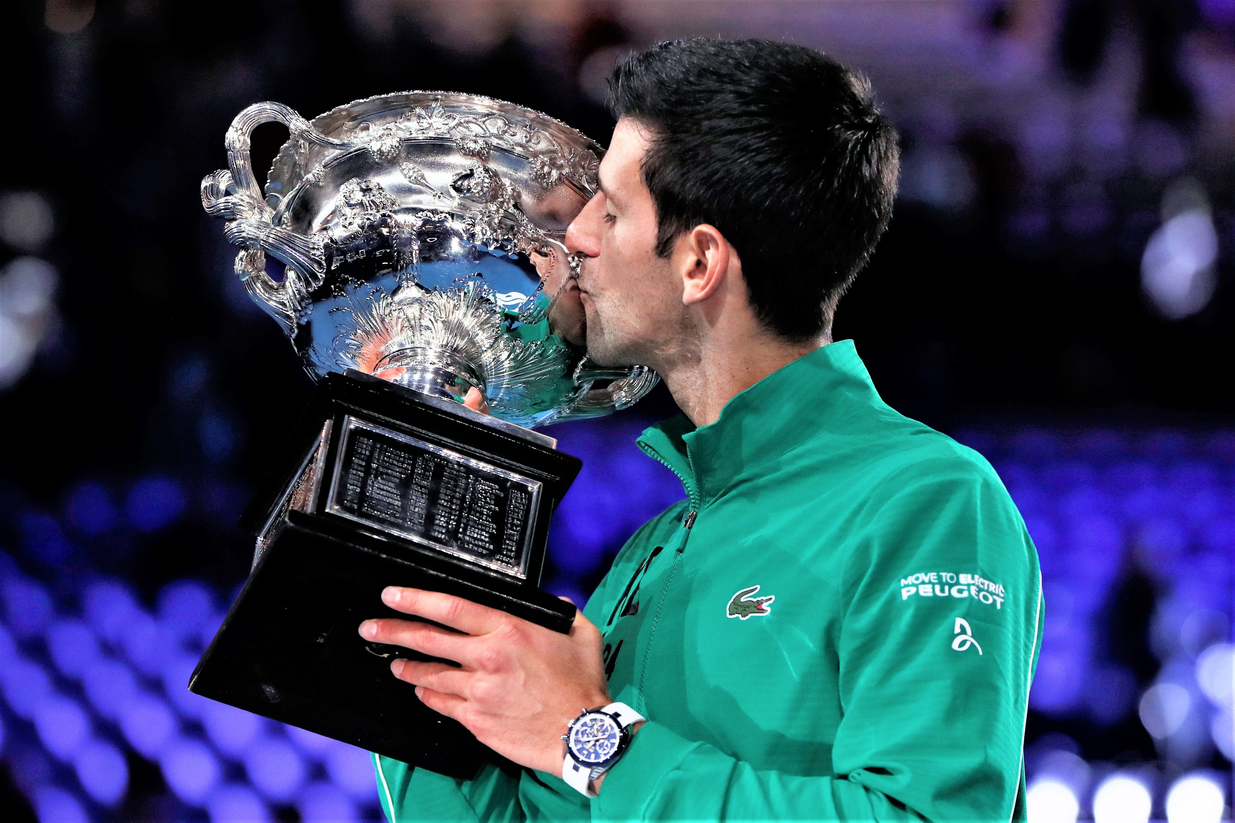 Djokovic tro lai ngoi so mot sau chuc vo dich Australian Open hinh anh