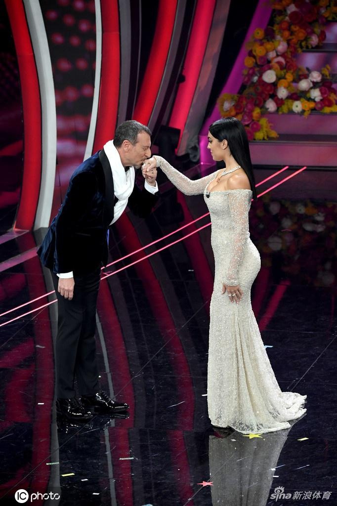 bạn gái Ronaldo quyến rũ ảnh 8 ban gai Ronaldo quyen ru anh 8