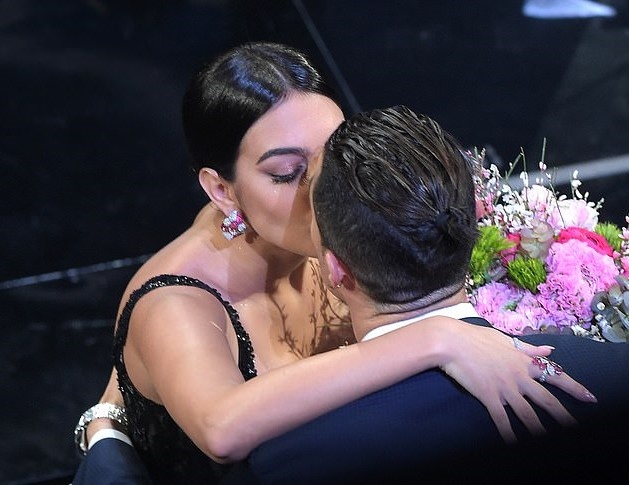 ban gai Ronaldo quyen ru anh 5