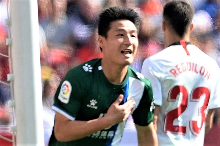 Bao Trung Quoc: 'Wu Lei la con ac mong voi cac doi bong manh' hinh anh