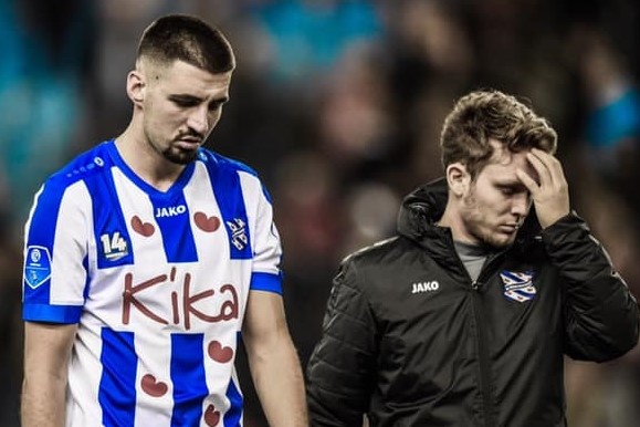 Bao Ha Lan: 'Heerenveen la mot tap the run ray' hinh anh