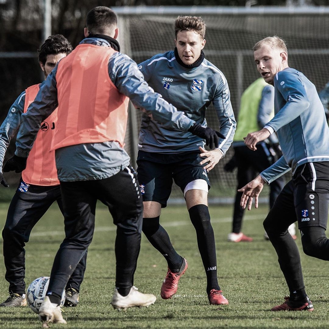 Van Hau tap luyen anh 3