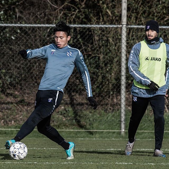 Van Hau tap luyen anh 2