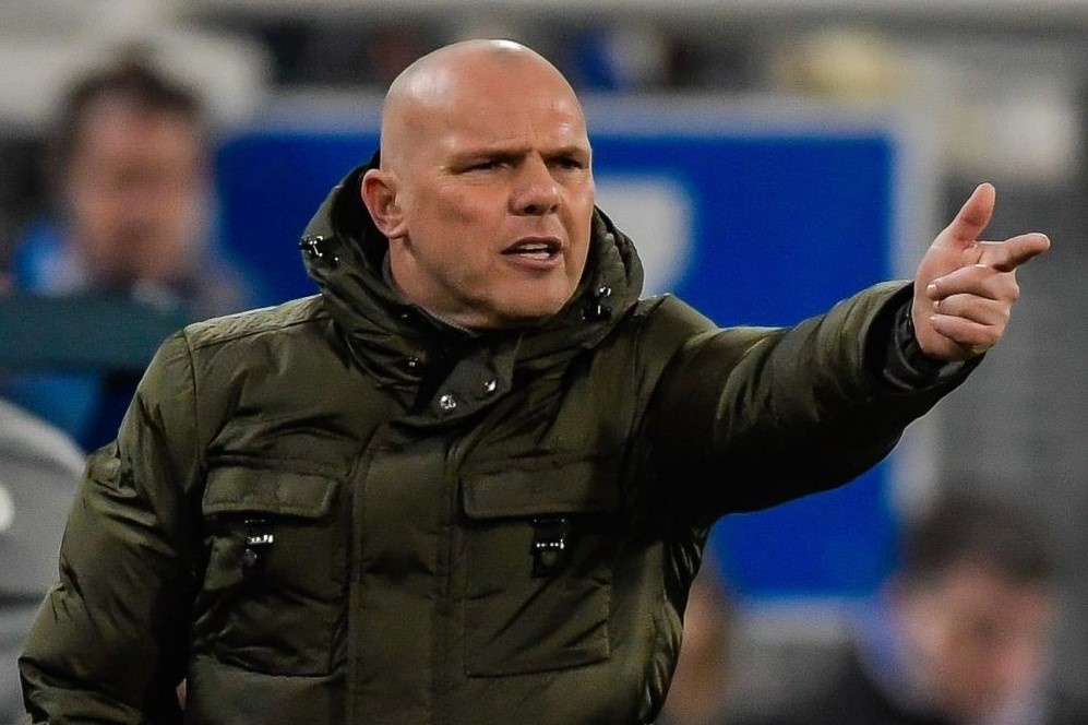 CDV Ha Lan chi trich su bao thu cua HLV Heerenveen hinh anh