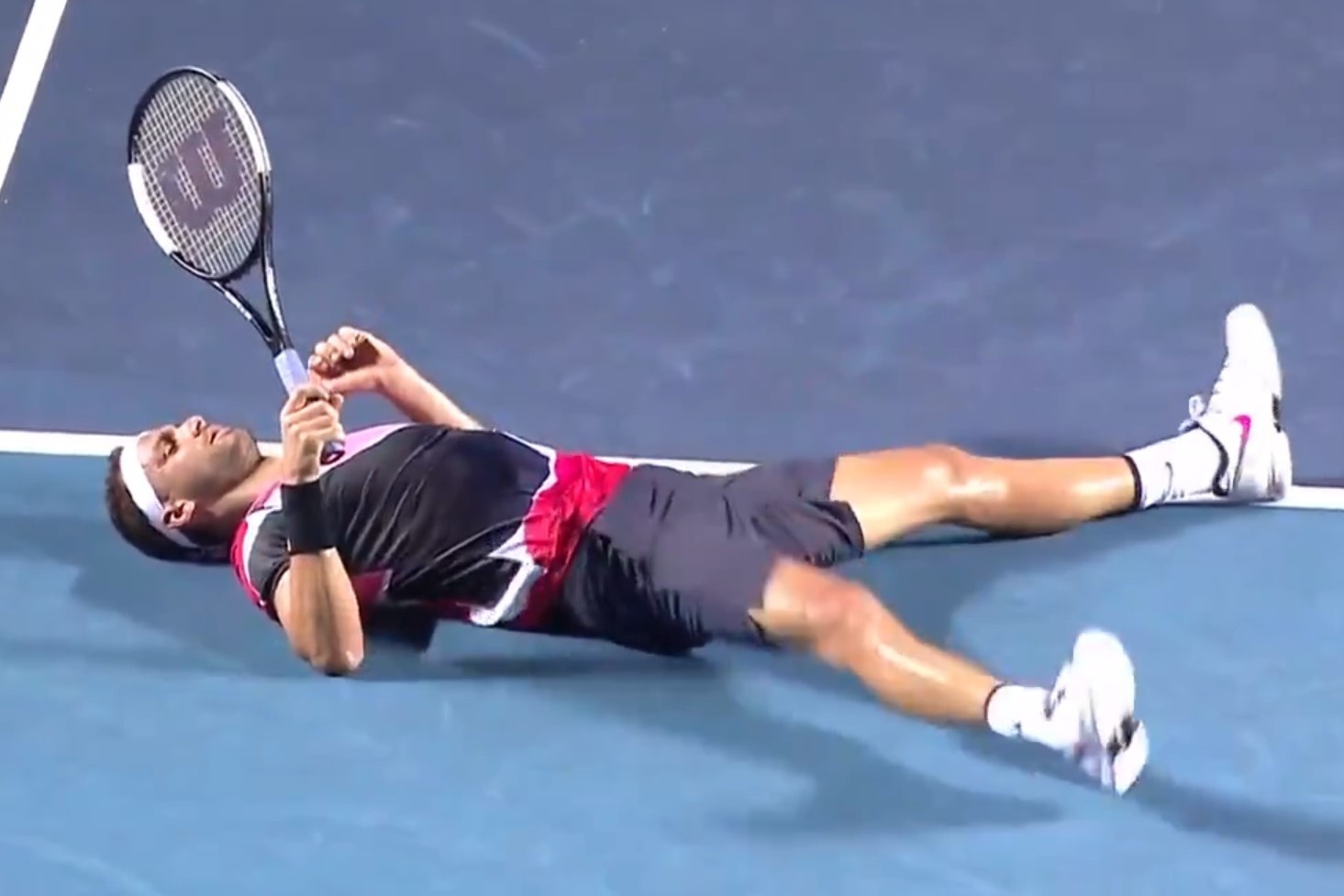 Dimitrov nga ngua sau pha tiep bong hut hinh anh