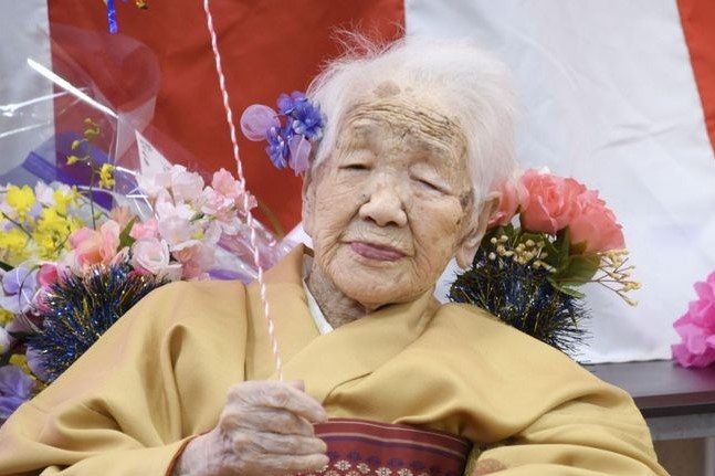 Cu ba song tho nhat the gioi duoc chon ruoc duoc Olympic Tokyo hinh anh