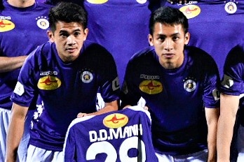 CLB Ha Noi tri an Duy Manh truoc tran ra quan gap Nam Dinh hinh anh