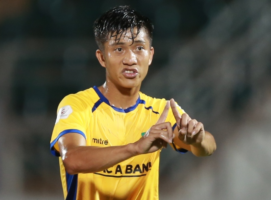 Phan Van Duc lo co hoi ghi ban trong tran SLNA hoa CLB Sai Gon hinh anh