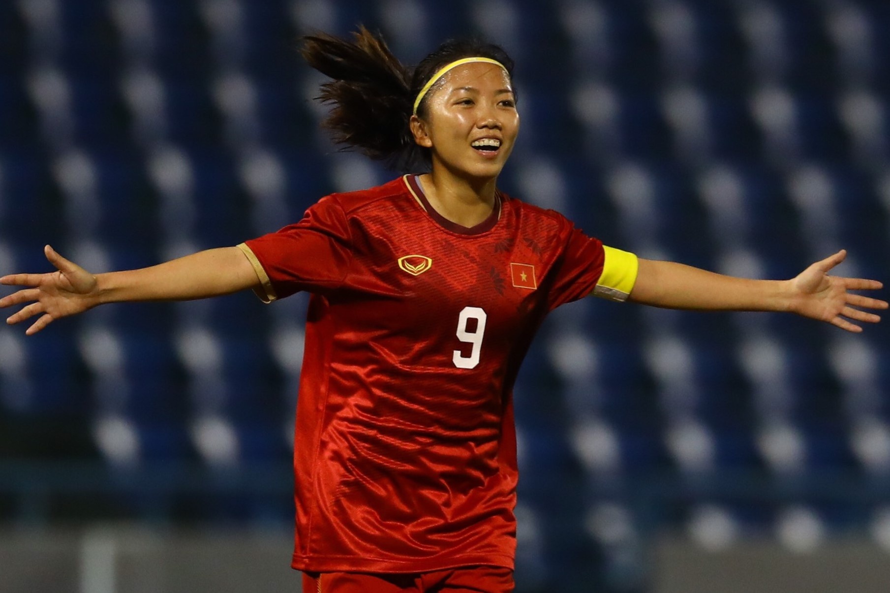 Huynh Nhu ghi ban vao luoi Australia tu khoang cach 30 m hinh anh