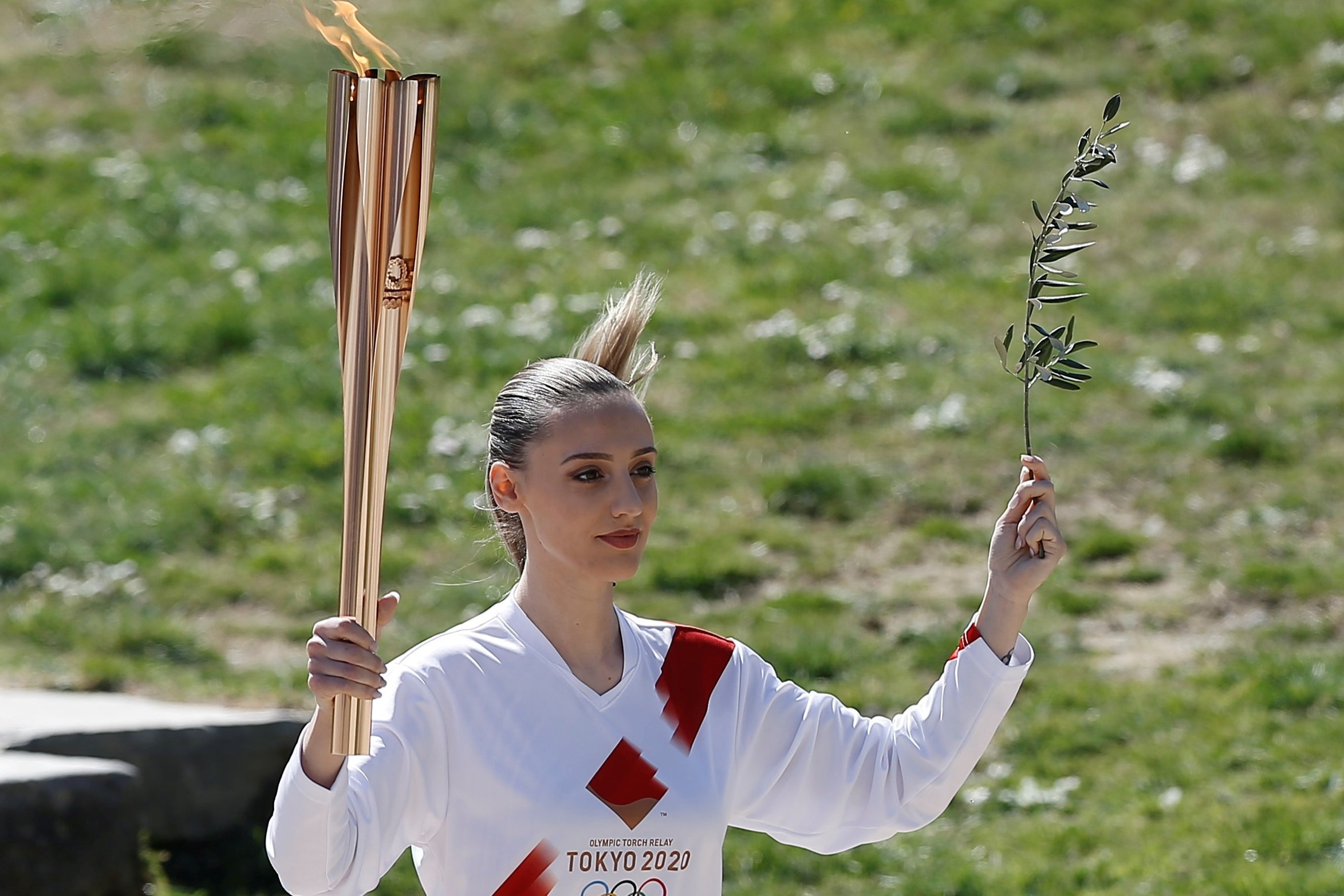 Ve dep cua nu xa thu di vao lich su cac buoi le thap duoc Olympic hinh anh