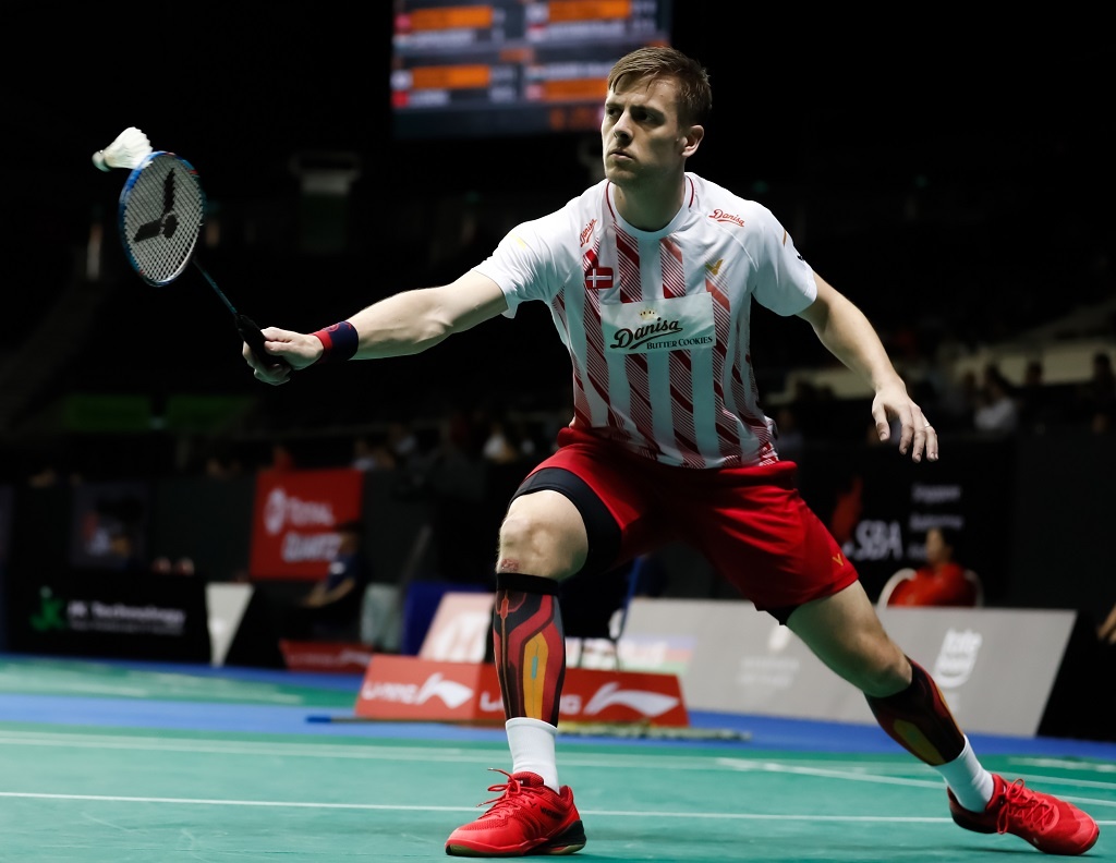 cau long bi chi trich anh 2