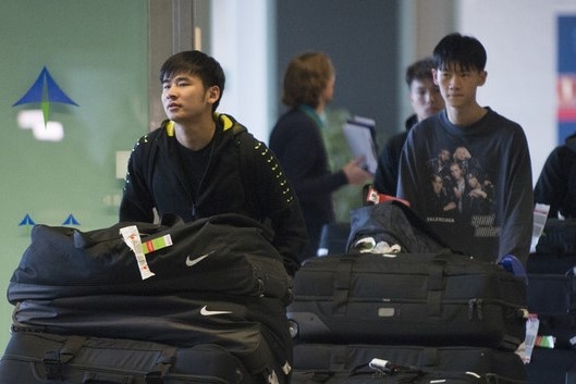 Doi bong Vu Han roi Tay Ban Nha ve nuoc de tranh dich hinh anh