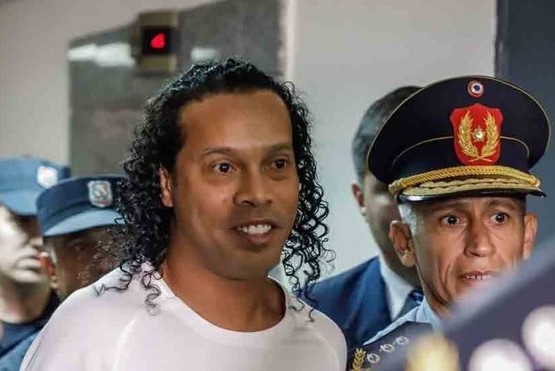 Ho chieu gia cua Ronaldinho co gia bao nhieu hinh anh