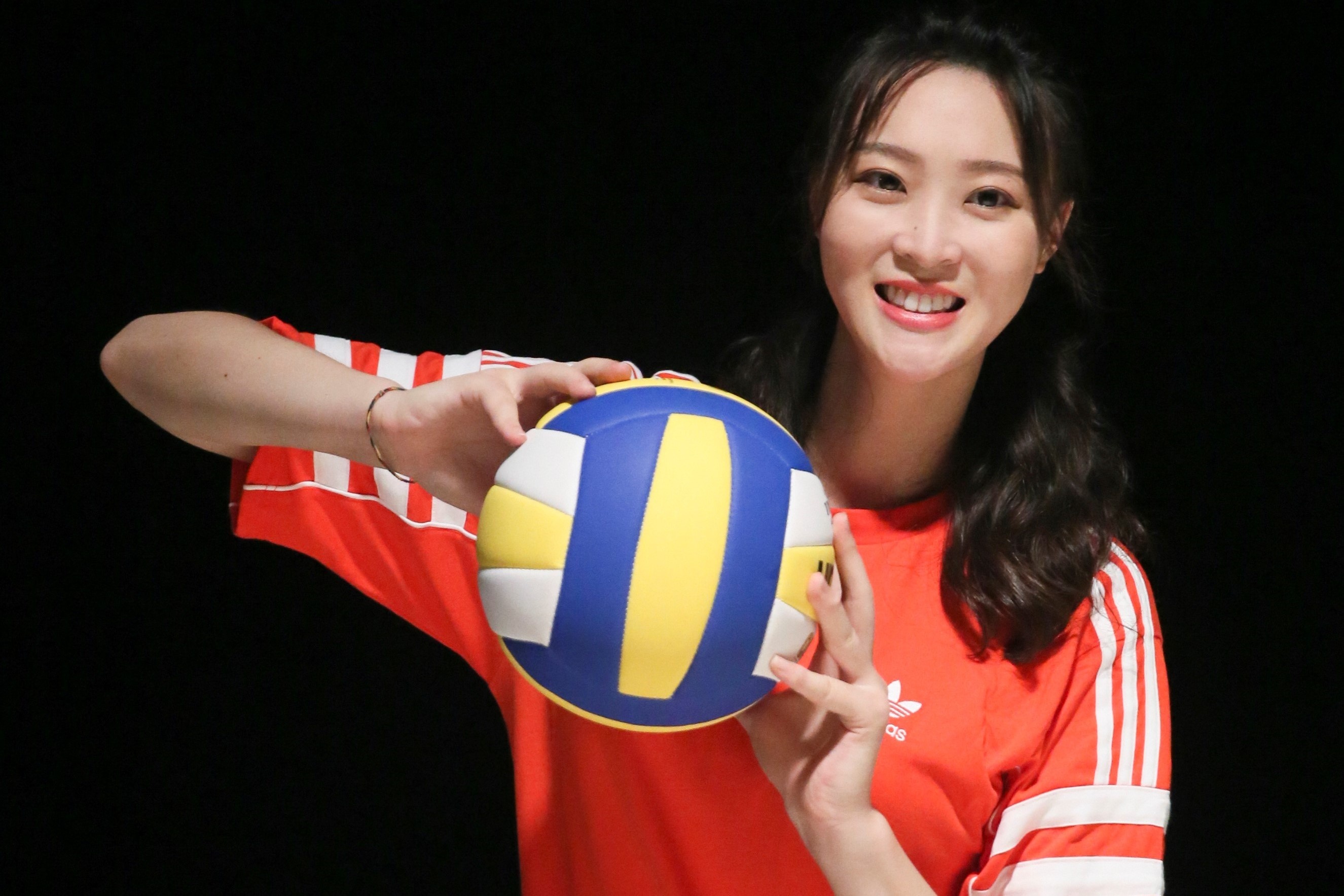 Hue Nhuoc Ky - chan dai bong chuyen vang bong mot thoi hinh anh