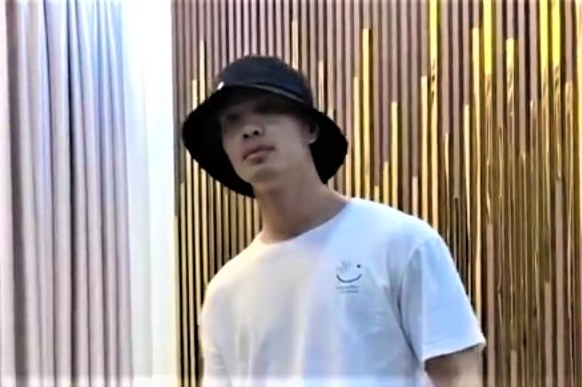 Cong Phuong tham gia thu thach tang cuon giay ve sinh hinh anh